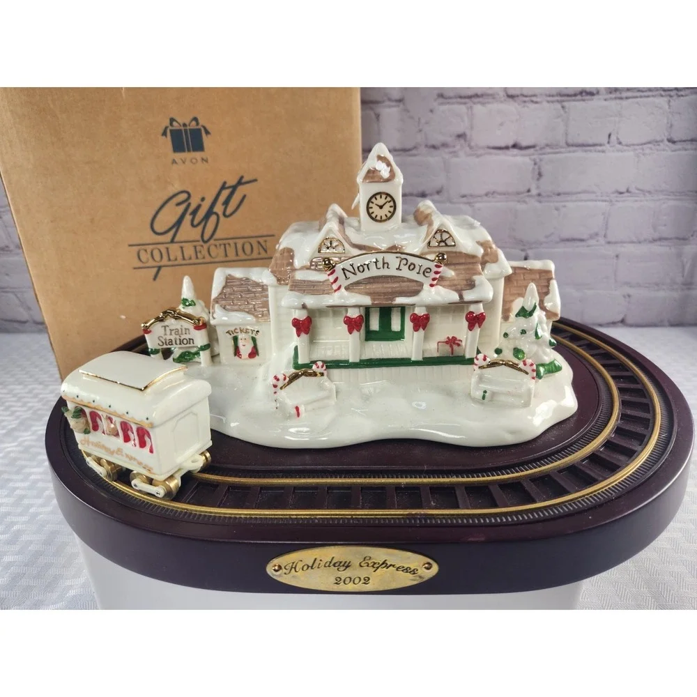 Beautiful Christmas Train HOLIDAY EXPRESS PORCELAIN Avon Collection W/ Box